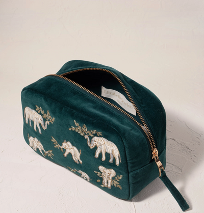 ELEPHANT HERD MAKEUP PFA25 ESMERALD