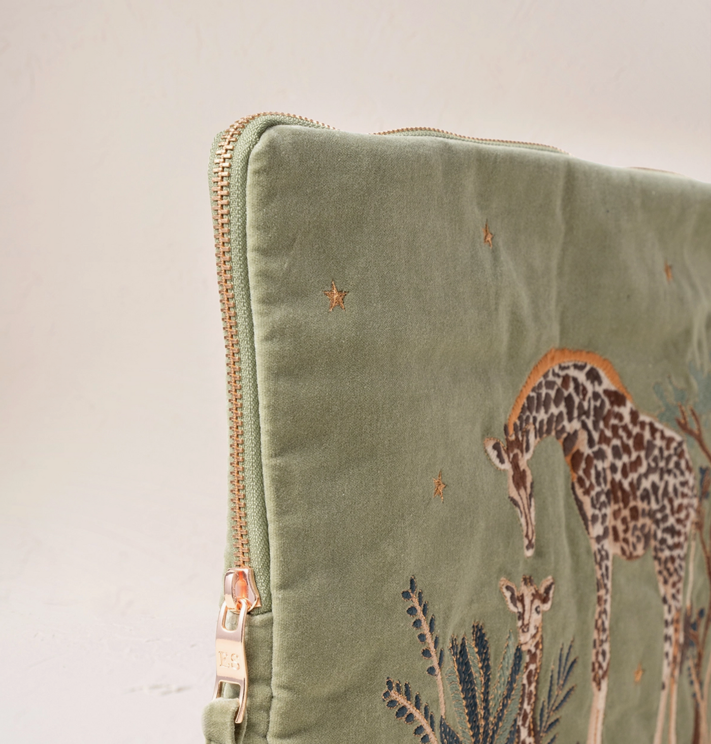 GIRAFFE MOTHER &BABY LAPTOTCASE PFA25 GREEN