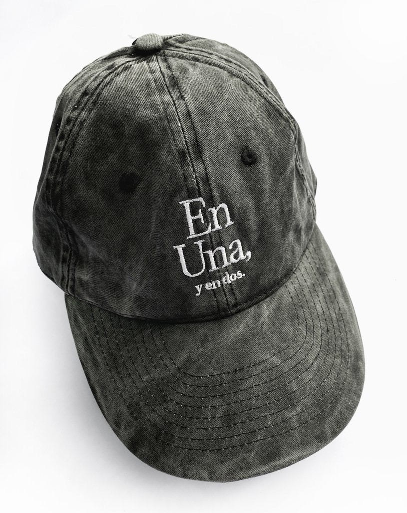 GORRA EN UNA U