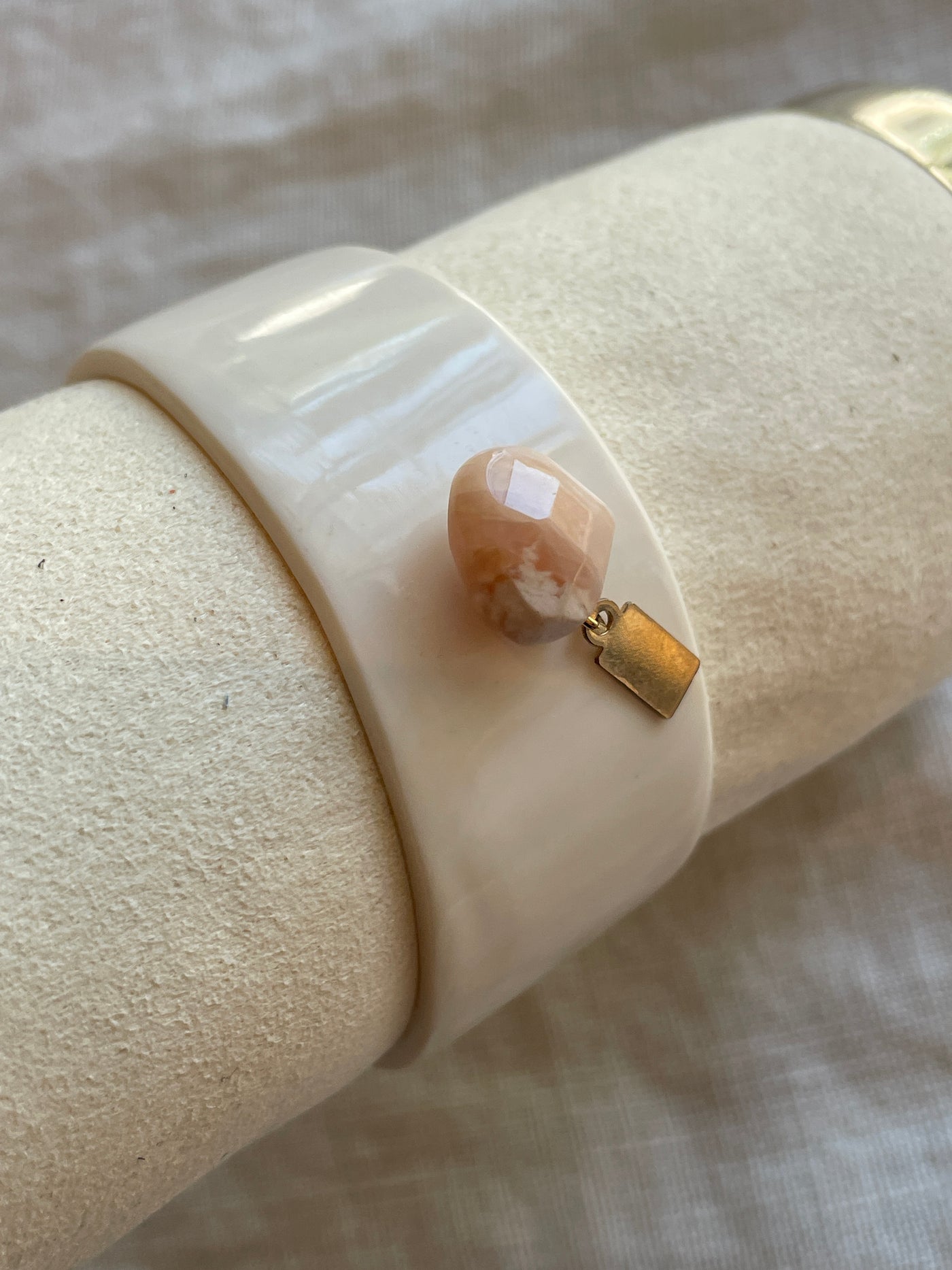 BC1-1 VEGETABLE IVORY NUT ROSE QUARTS CUFF CD24