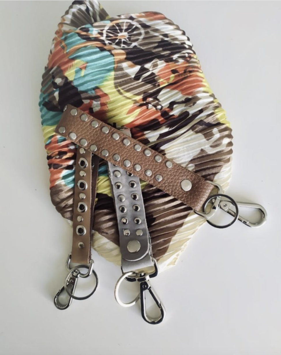 STUDDED KEYCHAIN CAMEL