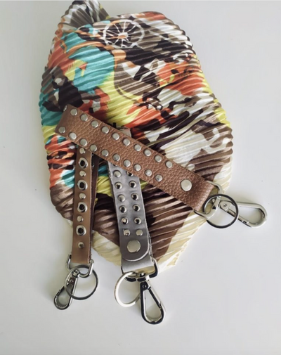 STUDDED KEYCHAIN CAMEL